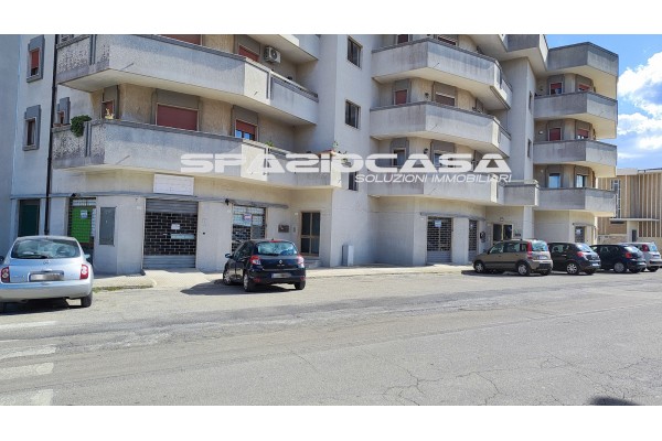 Maglie - Locale commerciale in vendita