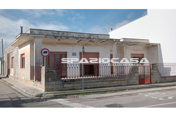 Calimera - Indipendente angolare di ampia metratura